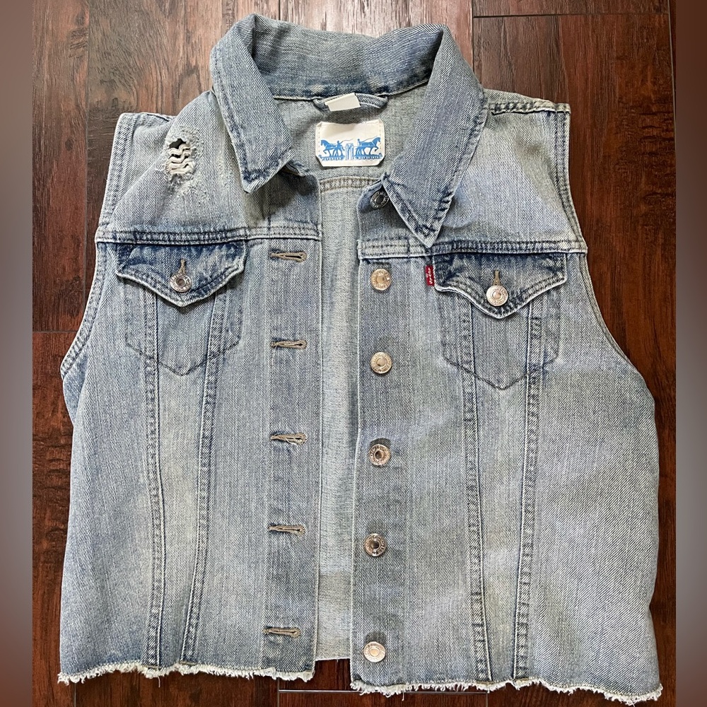 Women’s Levi’s Jean Vest-Medium